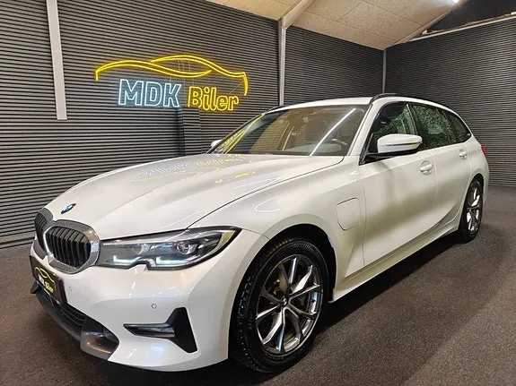 BMW 330E 2021 photo 2