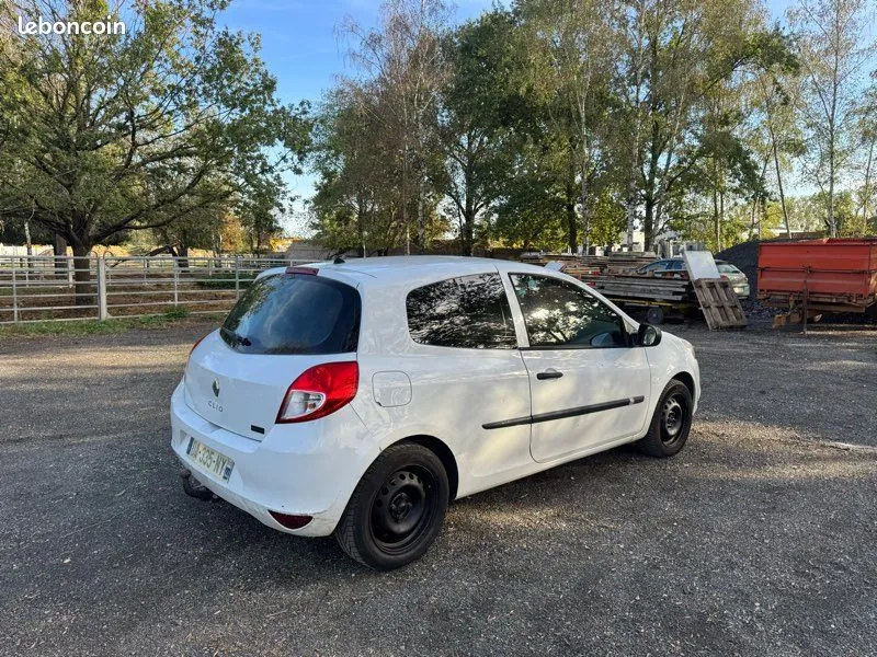 Renault Clio 2013 photo 3