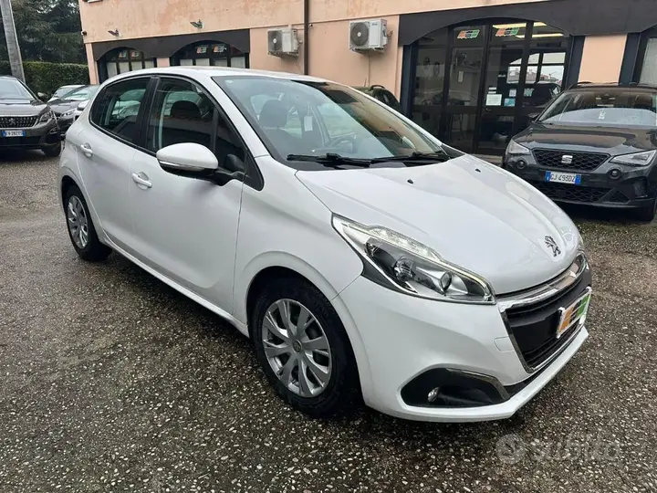 Peugeot 208 2019 photo 3