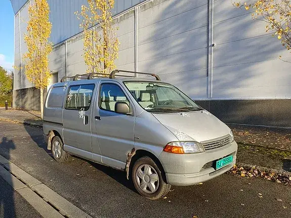 Toyota Hiace 2002 photo 2