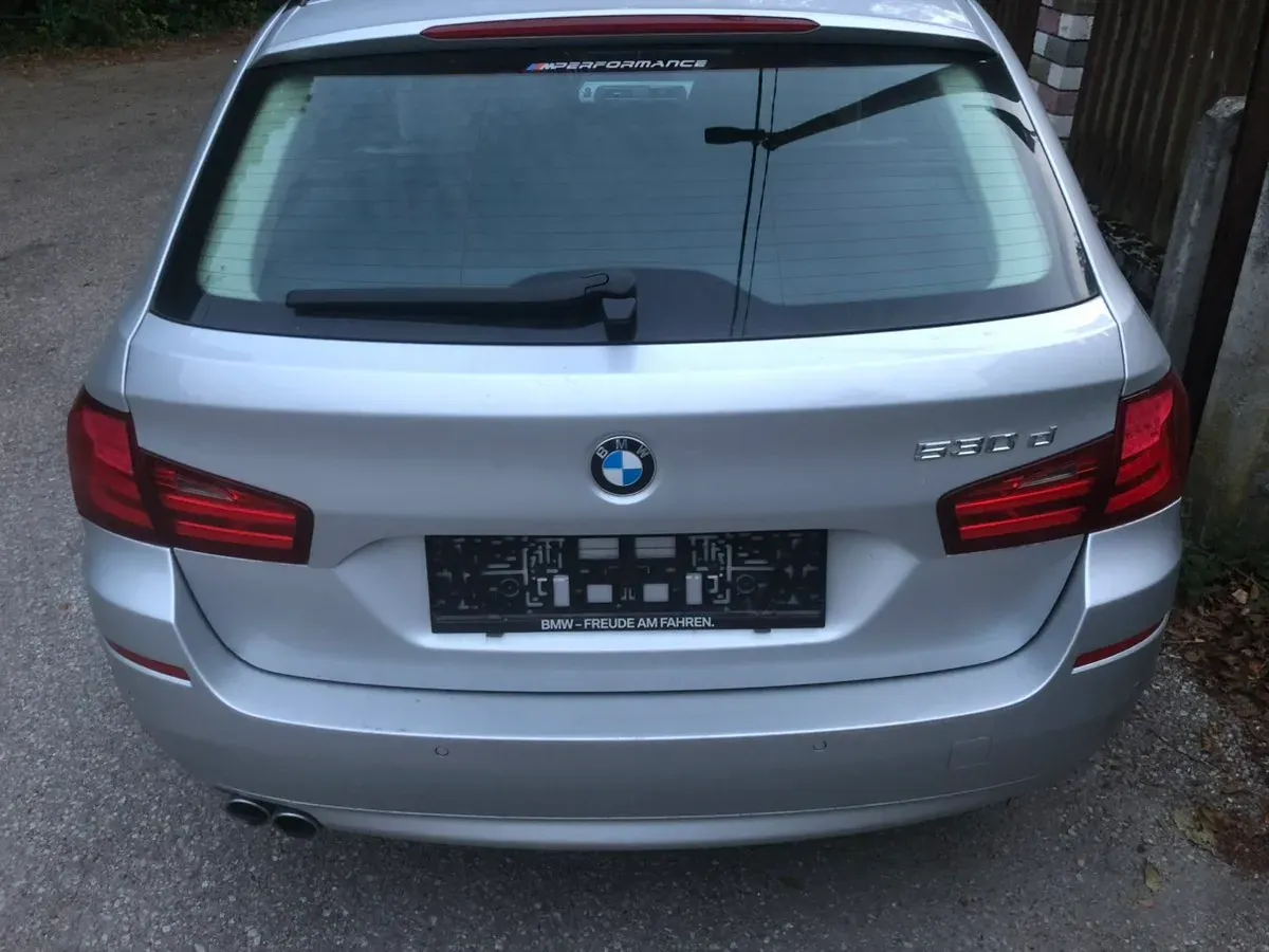 BMW 5 Series 2012 photo 2
