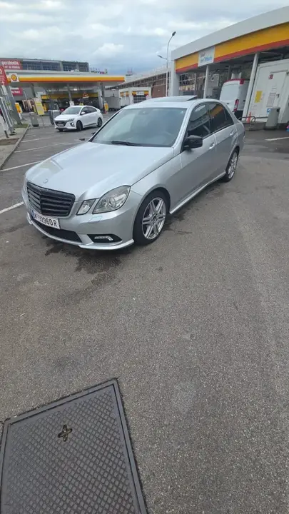 Mercedes-Benz E-Class 2009 photo 2
