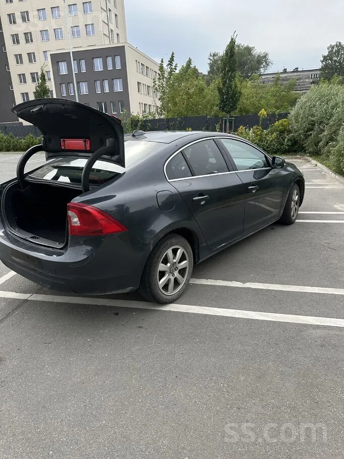 Volvo S60 2011 photo 2