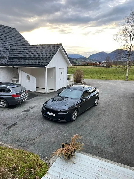 BMW 5 Series 2010 photo 2