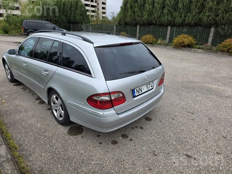 Mercedes-Benz E220 2003 photo 5