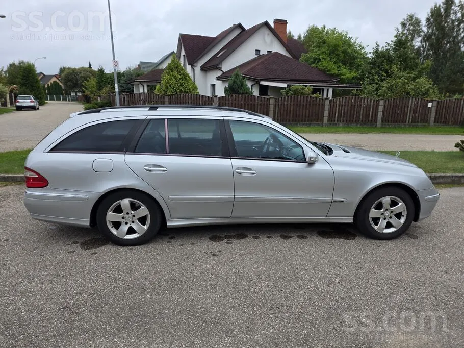 Mercedes-Benz E220 2003 photo 3