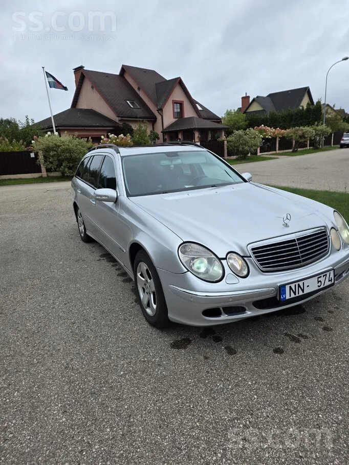 Mercedes-Benz E220 2003 photo 2