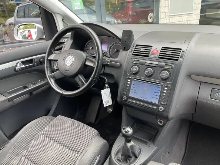 Volkswagen Touran 2004 photo 2