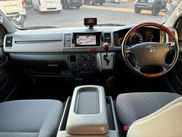 Toyota Hiace 2009 photo 3