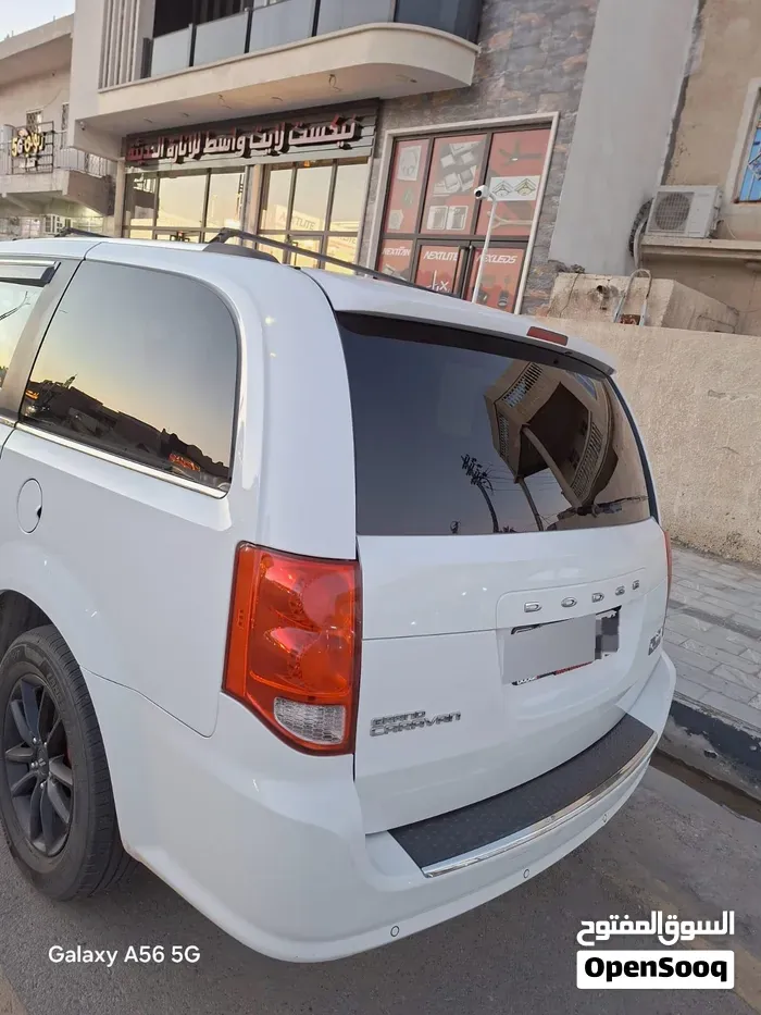 Dodge Caravan 2018 photo 2