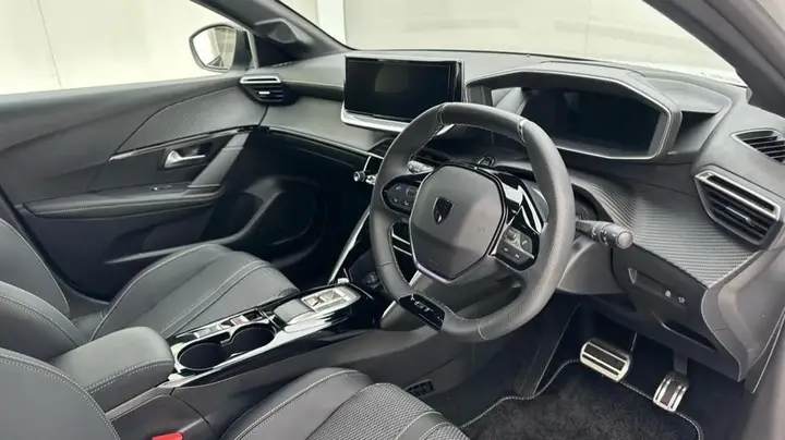 Peugeot E-208 2026 photo 2