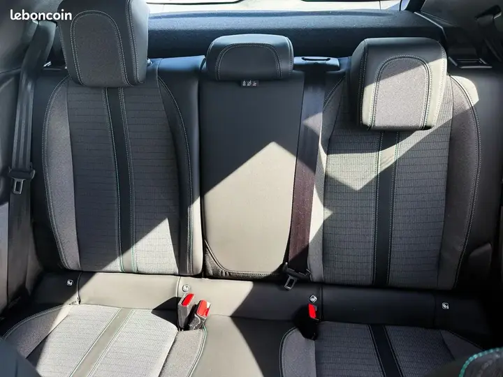 Peugeot 2008 2021 photo 4