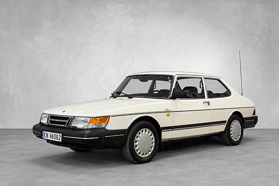 Saab 900