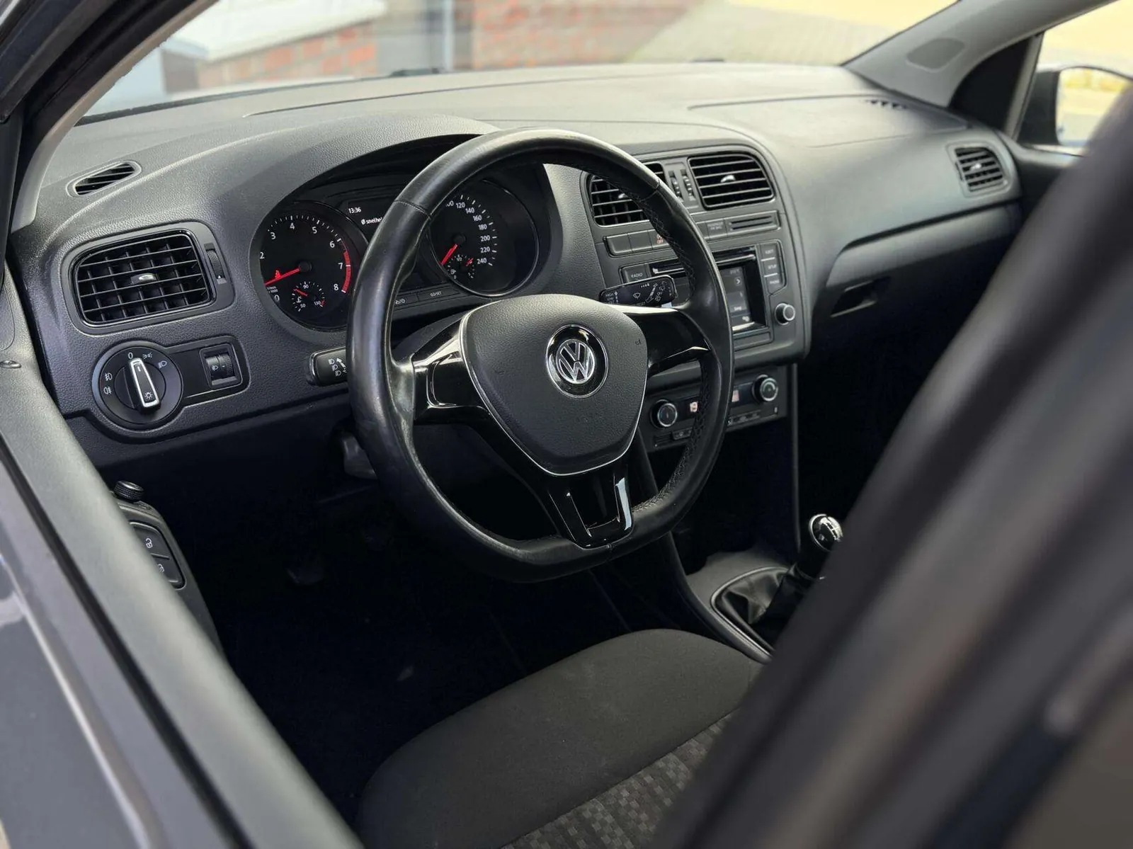 Volkswagen Polo 2016 photo 3