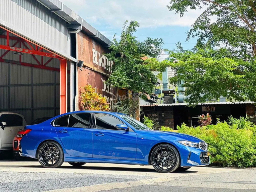 BMW 3 Series 2023 photo 2