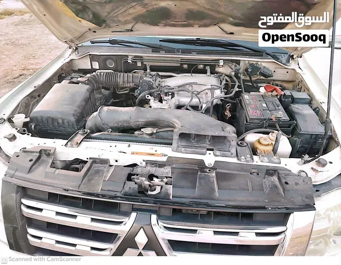 Mitsubishi Pajero 2012 photo 2
