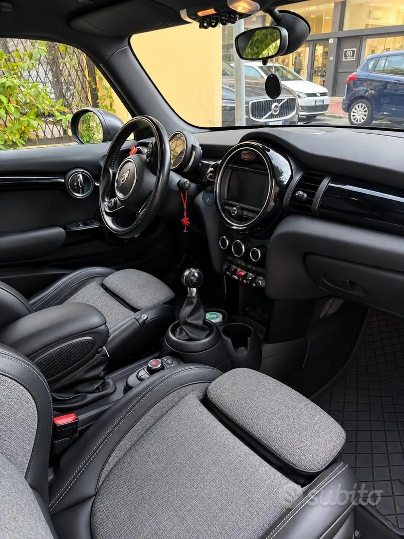 Mini Cooper One 2018 photo 2
