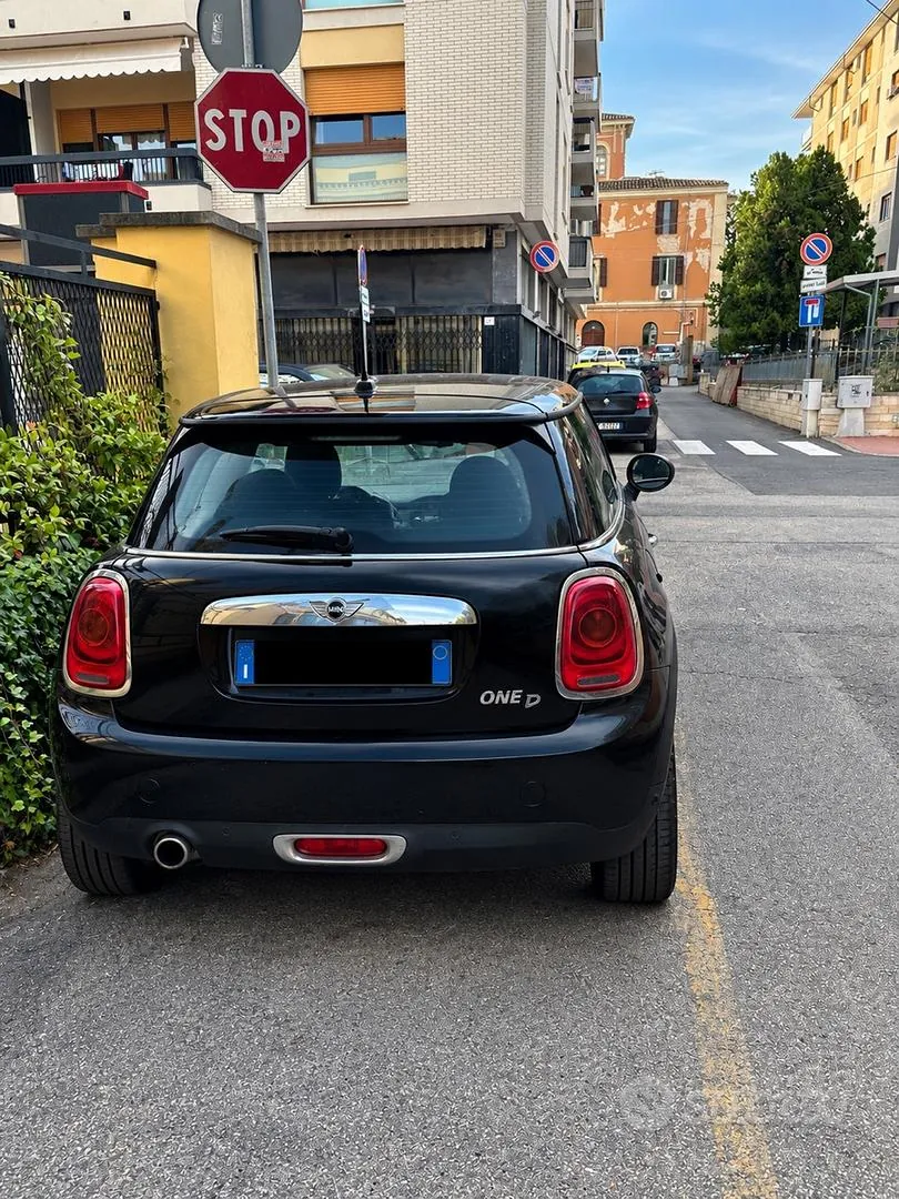 Mini Cooper One 2018 photo 3