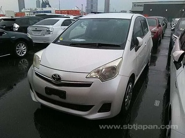 Toyota Ractis 2013 photo 2