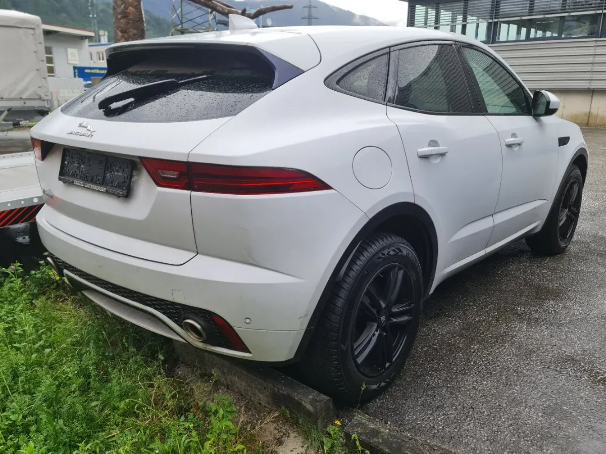 Jaguar E-Pace 2018 photo 3