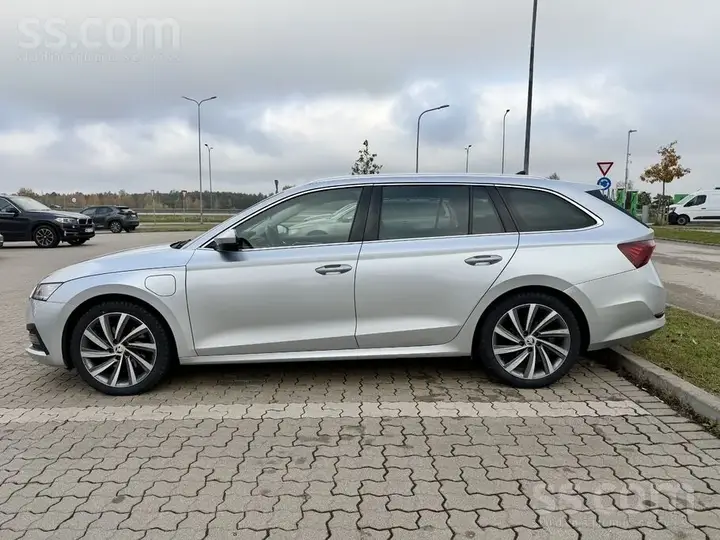 Skoda Octavia 2021 photo 2
