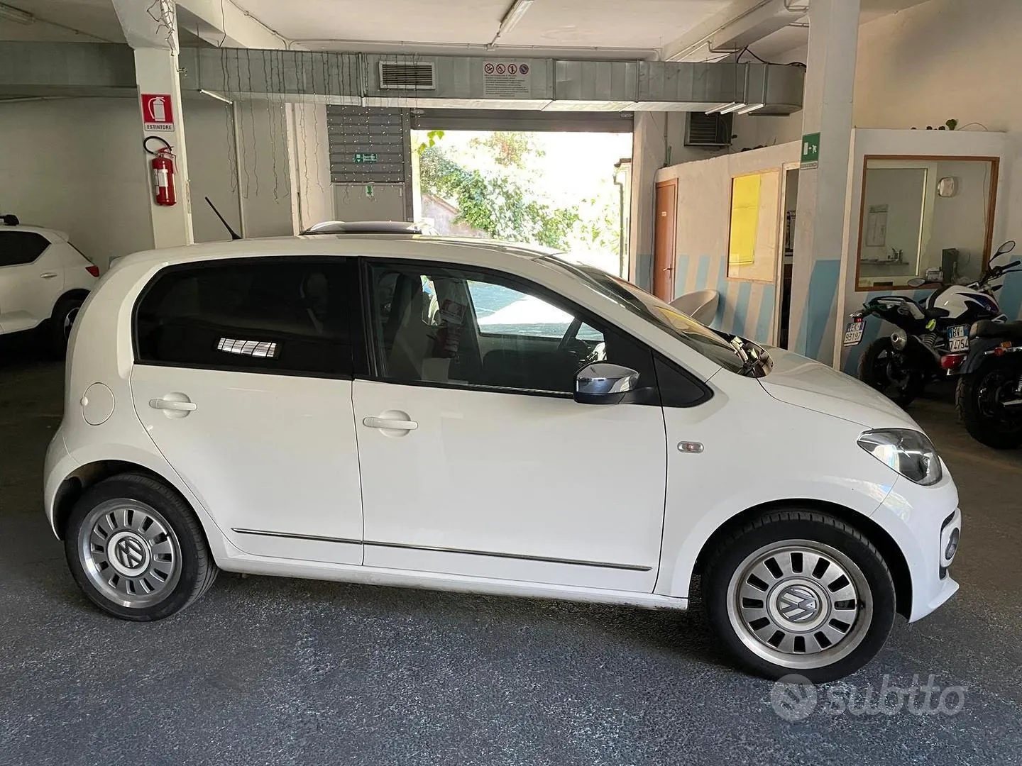 Volkswagen Up 2015 photo 4