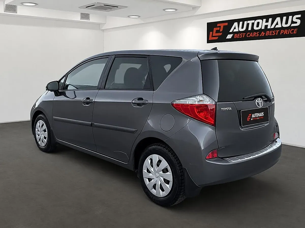 Toyota Verso 2012 photo 3