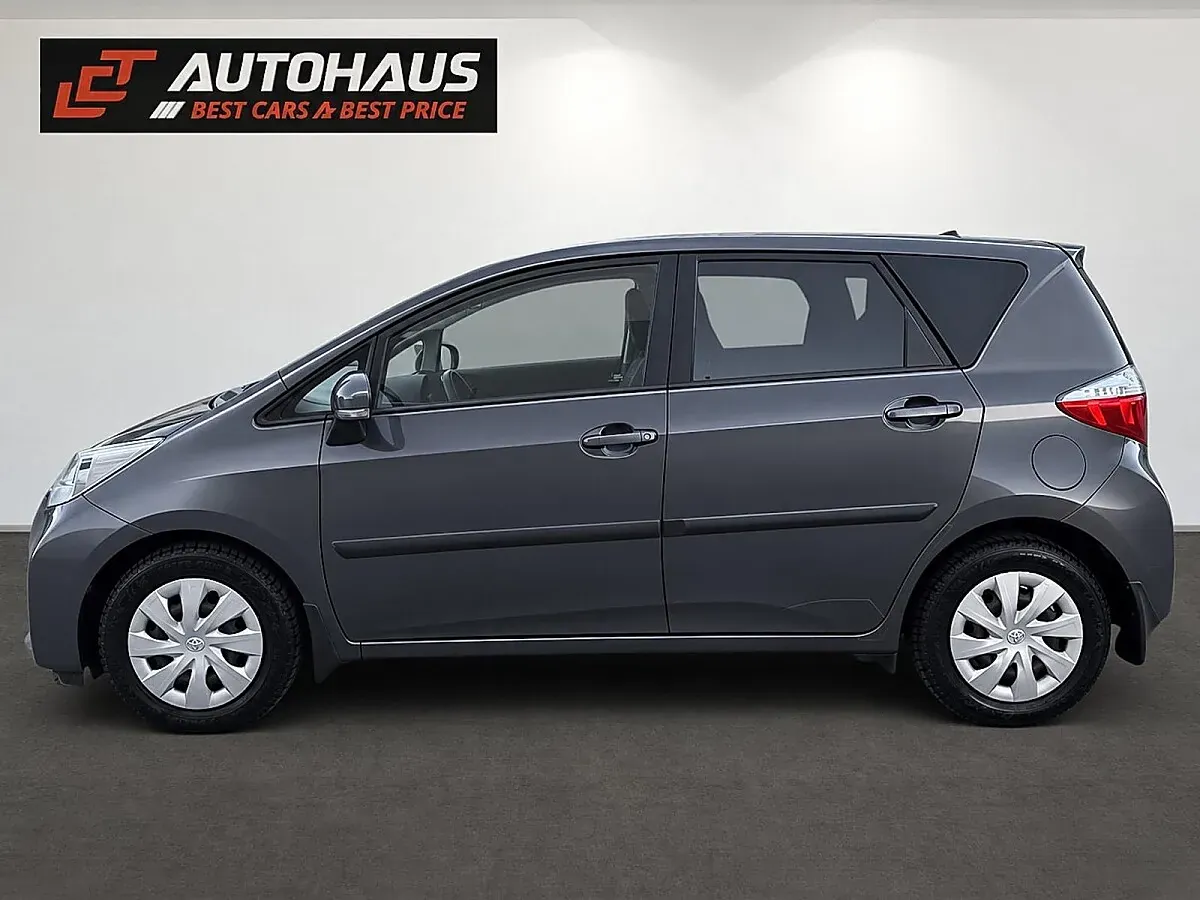 Toyota Verso 2012 photo 2
