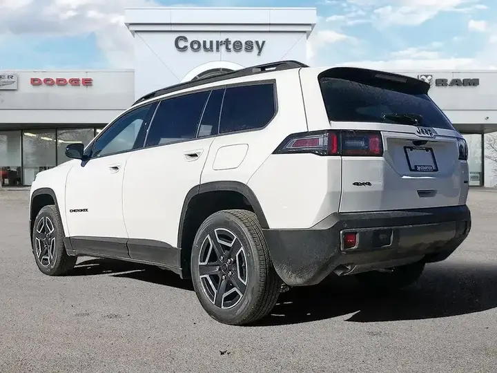 Jeep Cherokee 2026 photo 4