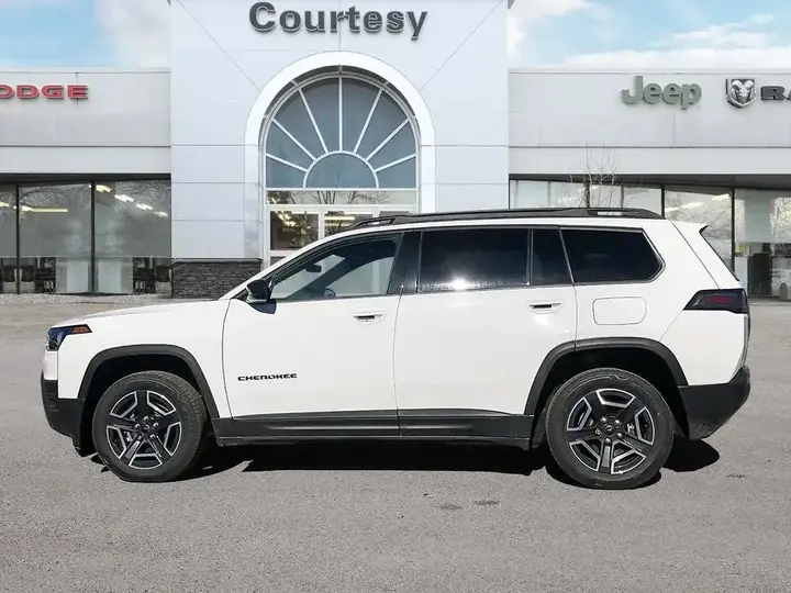 Jeep Cherokee 2026 photo 3