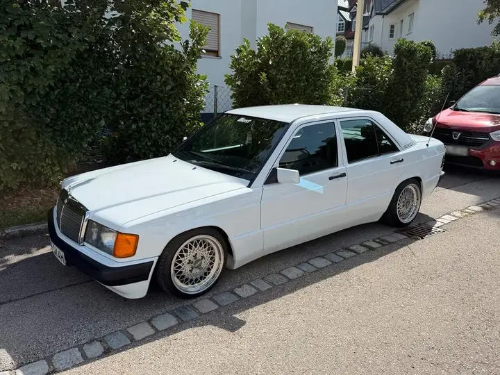 Mercedes-Benz 190E