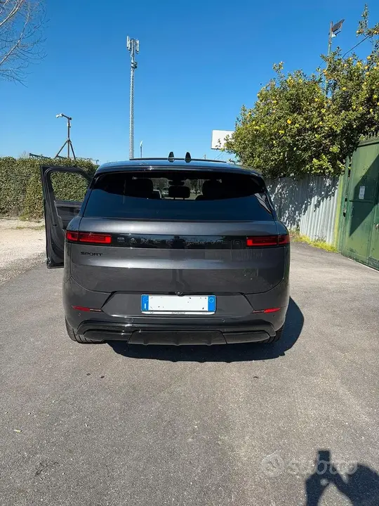 Land Rover Range Rover Sport 2023 photo 4