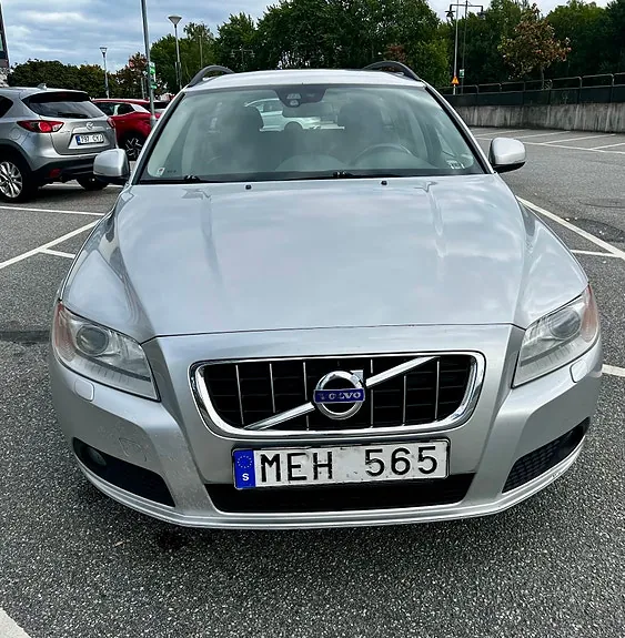Volvo V70 2012 photo 2