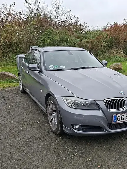 BMW 318D 2010 photo 4