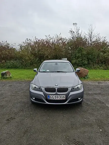 BMW 318D 2010 photo 2