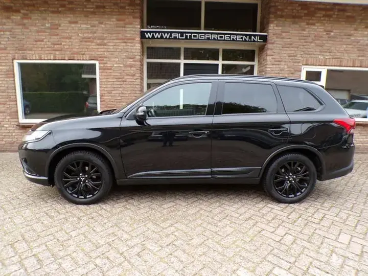 Mitsubishi Outlander 2018 photo 2