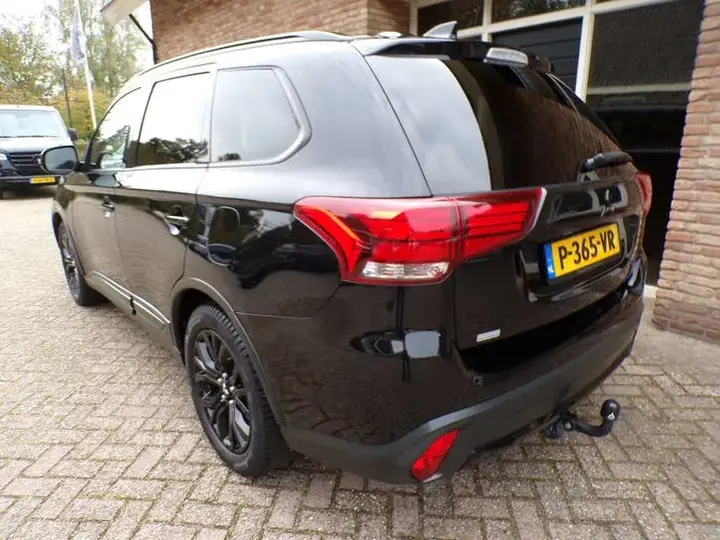 Mitsubishi Outlander 2018 photo 3