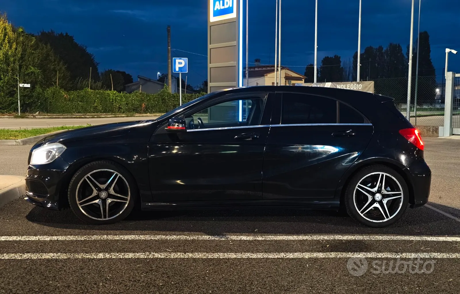 Mercedes-Benz A200 2012 photo 4