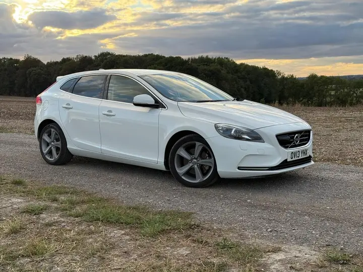 Volvo V40 2013 photo 2