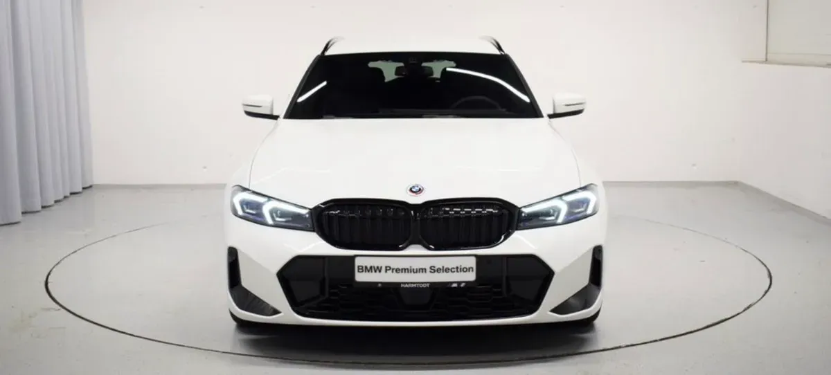 BMW 3 Series 2023 photo 2
