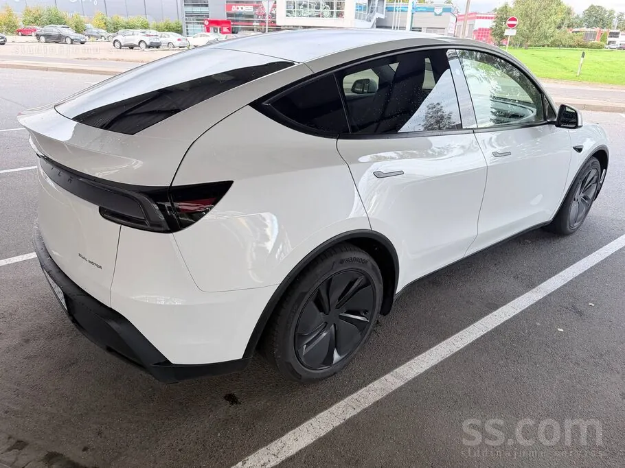 Tesla Model Y 2025 photo 4