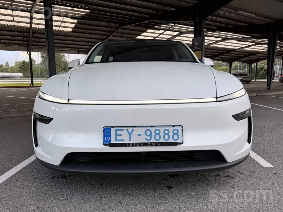 Tesla Model Y 2025 photo 2