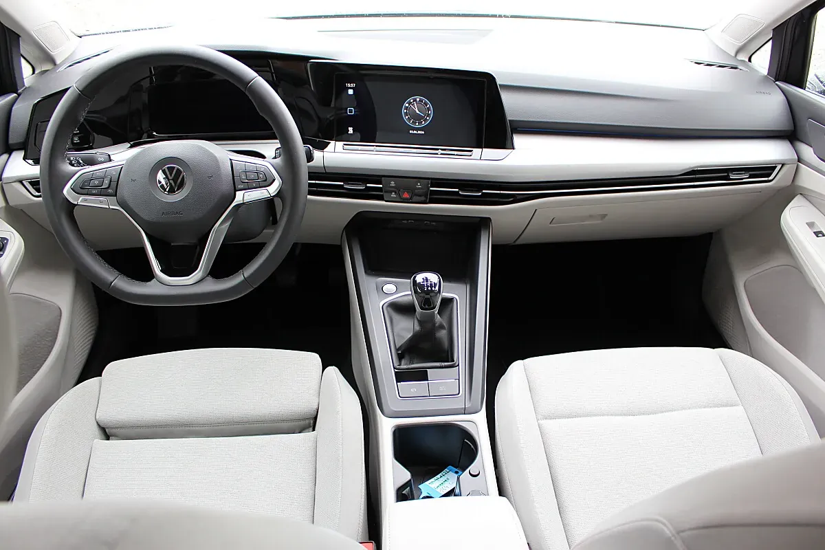 Volkswagen Golf 2022 photo 2