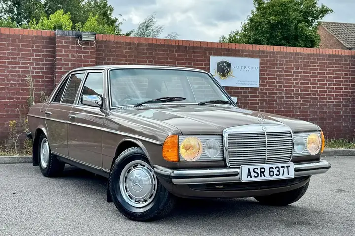 Mercedes-Benz 230