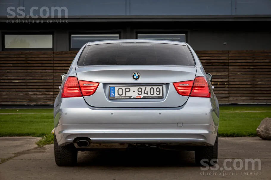 BMW 318 2009 photo 5