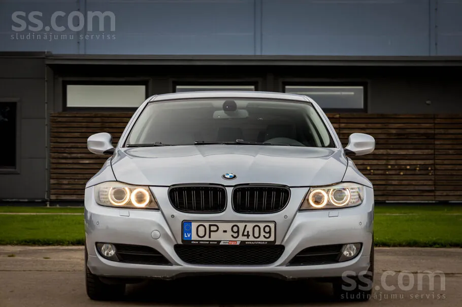 BMW 318 2009 photo 2