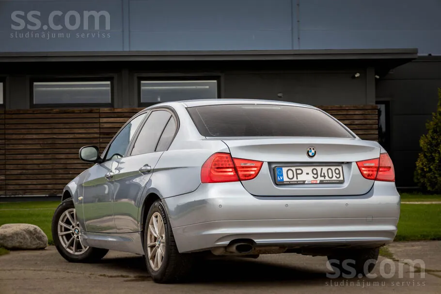 BMW 318 2009 photo 4