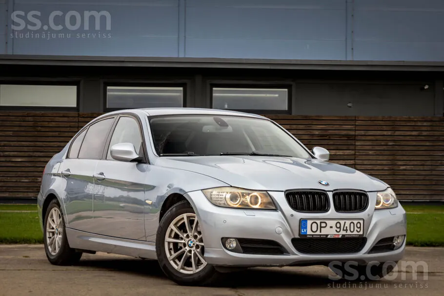 BMW 318 2009 photo 3