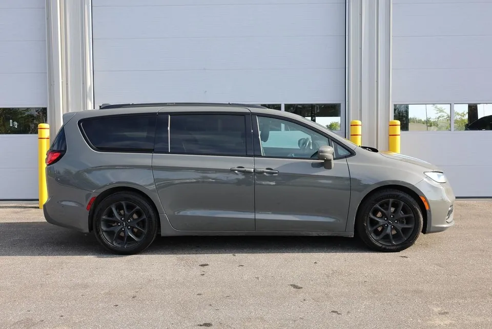 Chrysler Pacifica 2021 photo 3