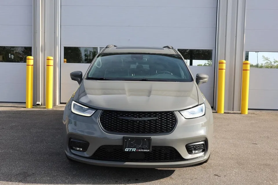 Chrysler Pacifica 2021 photo 2